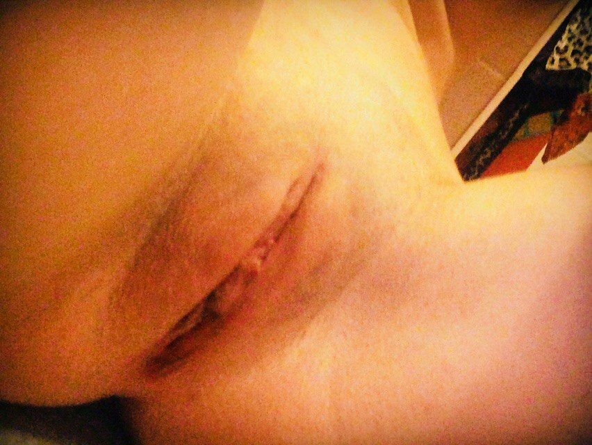 Fiery Redhead Boldly Displays Naked Body in Bath