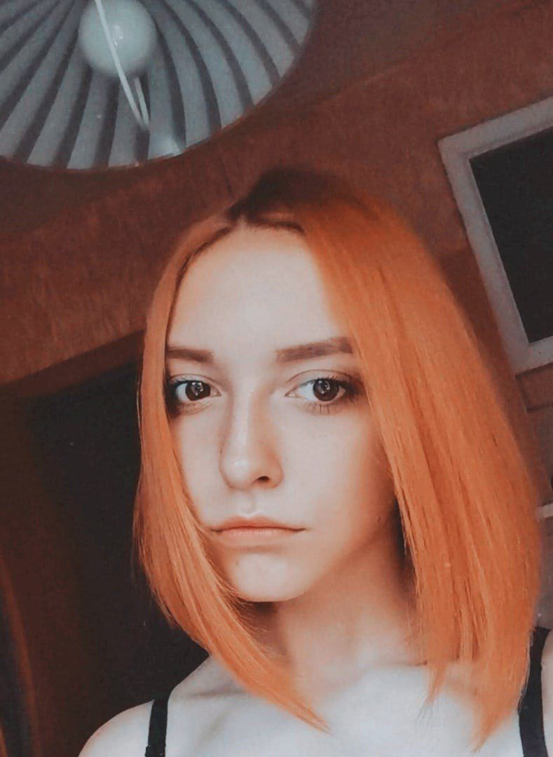 Naked Redhead Girl Standing Doggy Style – photo 1