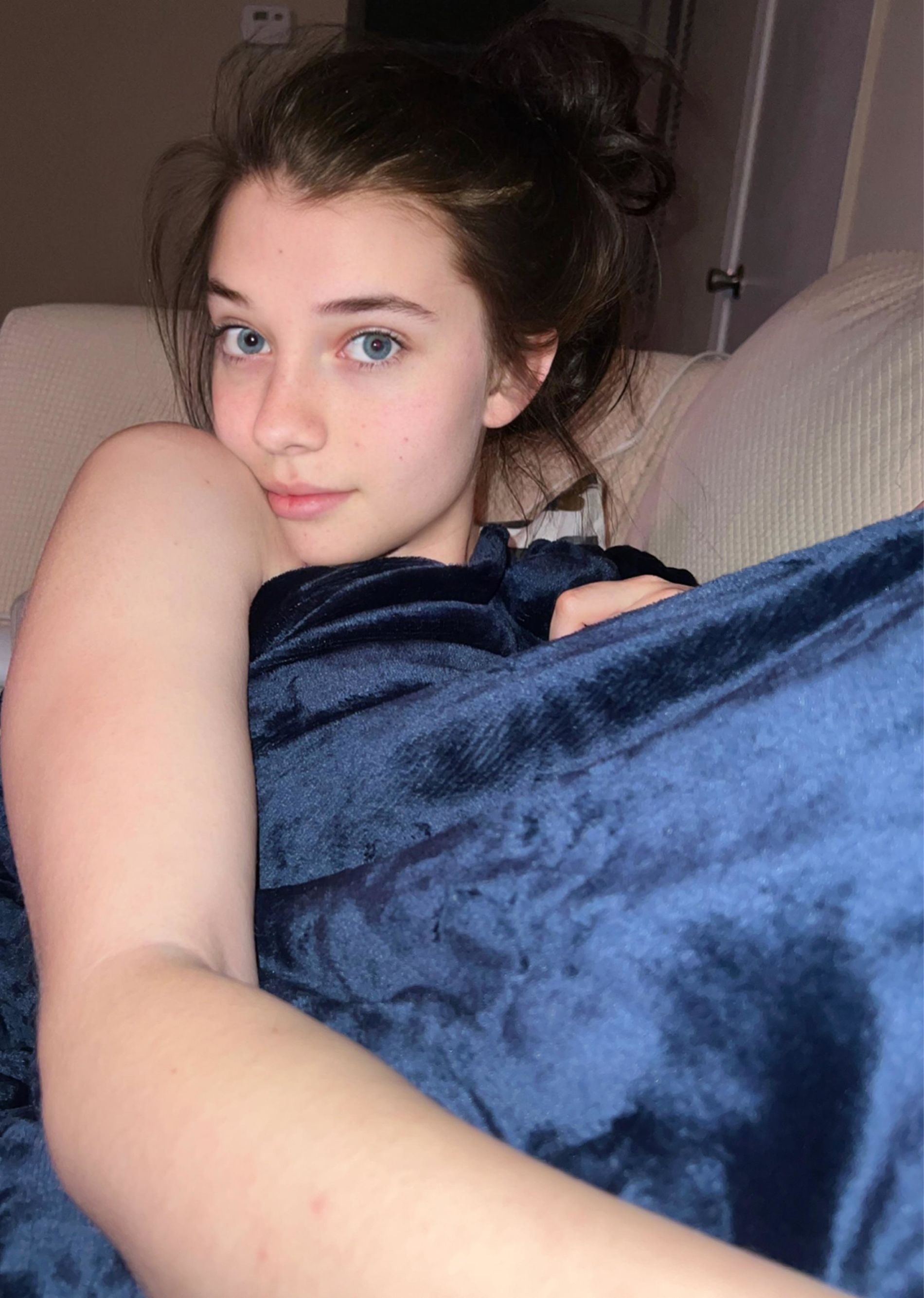 Seductive Photos of Attractive Young Lady