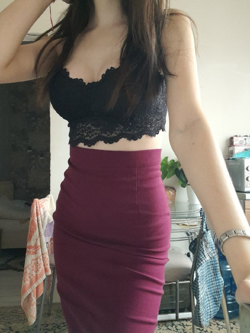 Seductive girl with exposed breasts - Explicit and Sexy Shot