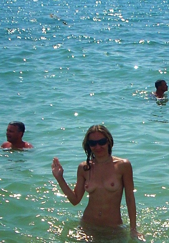 Young Wife Loves Posing Nude for Private Archive - Explicit Amateur Nude Photos