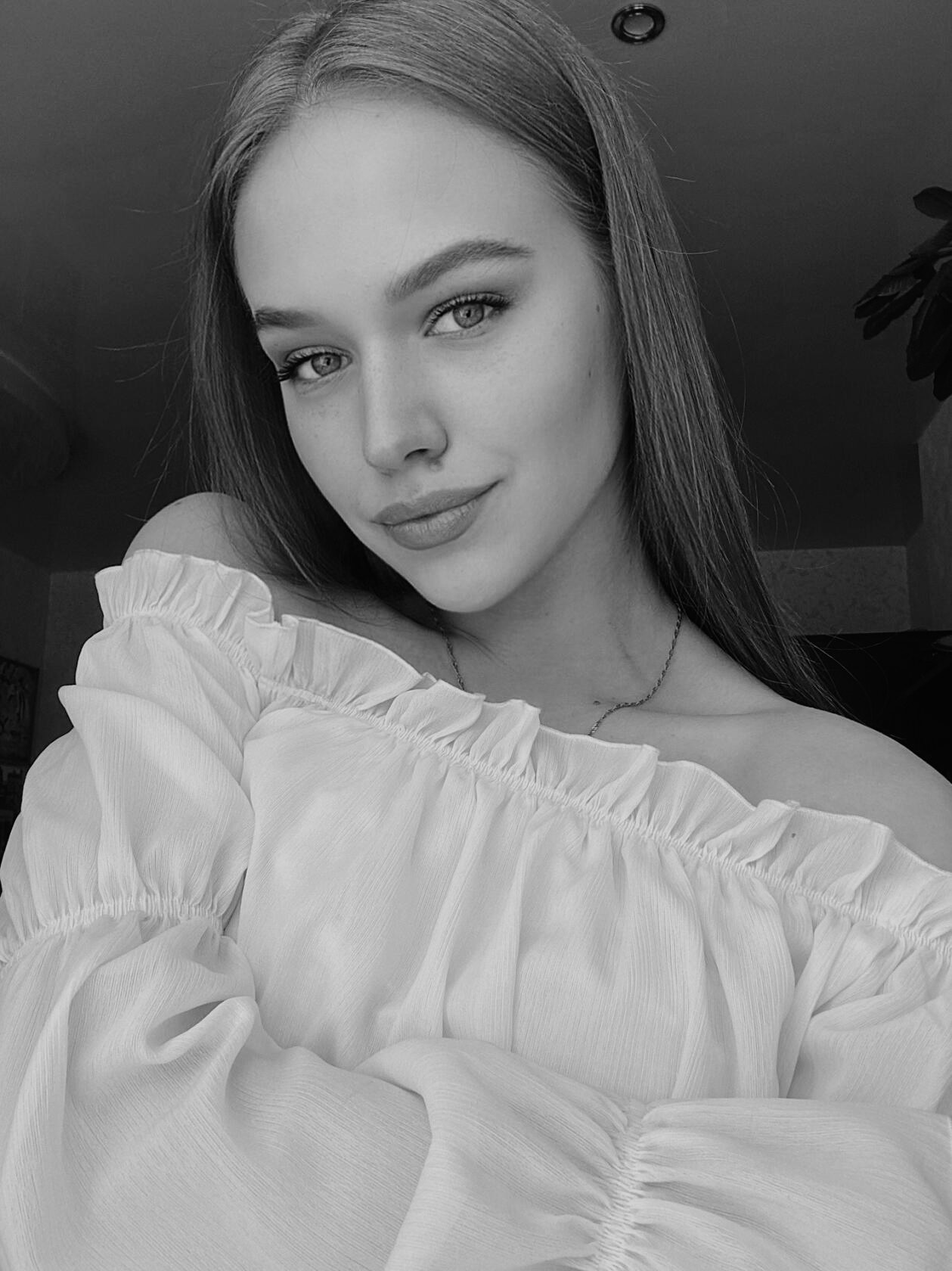 Sensual Black and White Erotica: Stunning and Provocative Imagery – photo 1