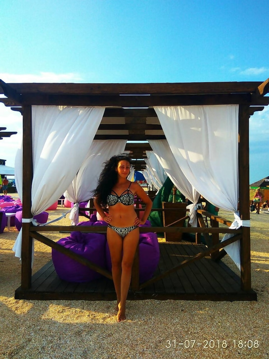 Brunette Babe Flaunts Her Sleek Figure