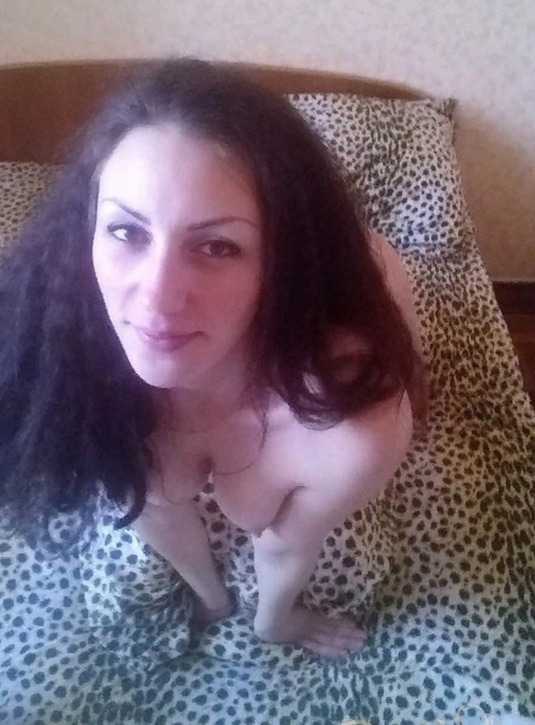 Brunette Babe Flaunts Her Sleek Figure