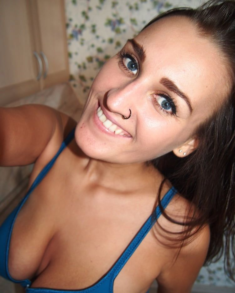 Brunette Squeezes Big Tits and Takes Hot Naked Selfies – photo 1