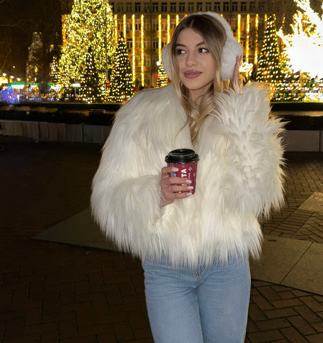 Naked Selfies: Naughty Poses and Places - Bold Babe's Favorite Pastime