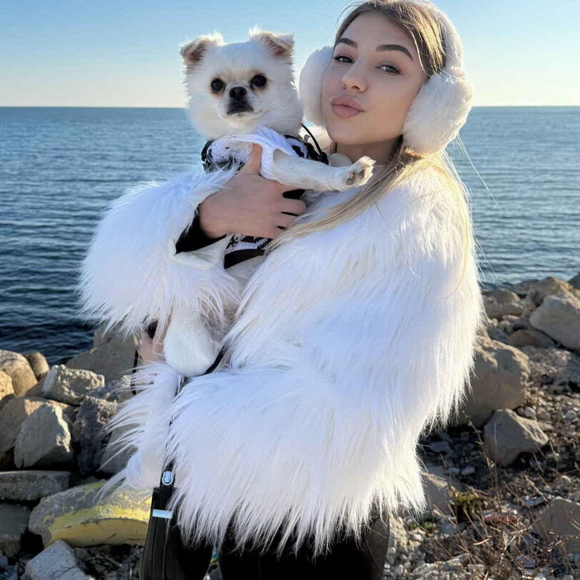 Naked Selfies: Naughty Poses and Places - Bold Babe's Favorite Pastime