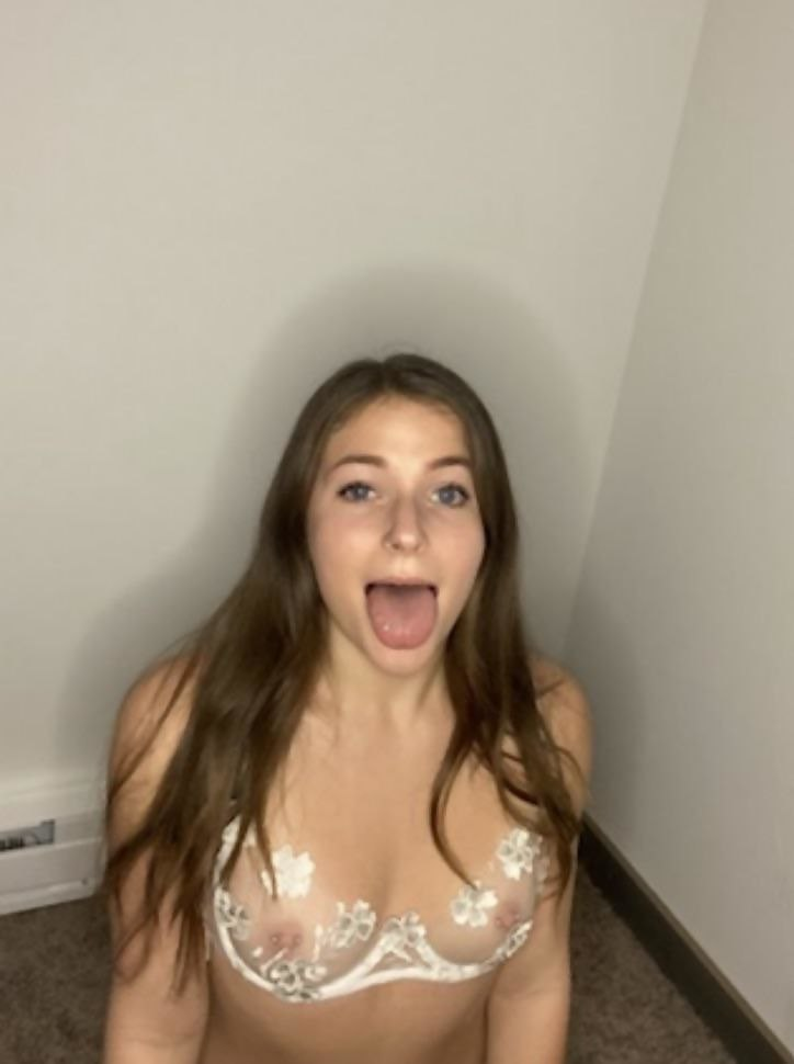 Hot babe loves posing with cum on her face after getting a facial