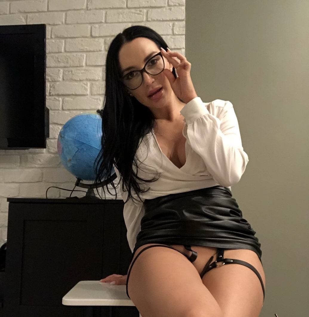 Girl Changes Style to Attract New Partners