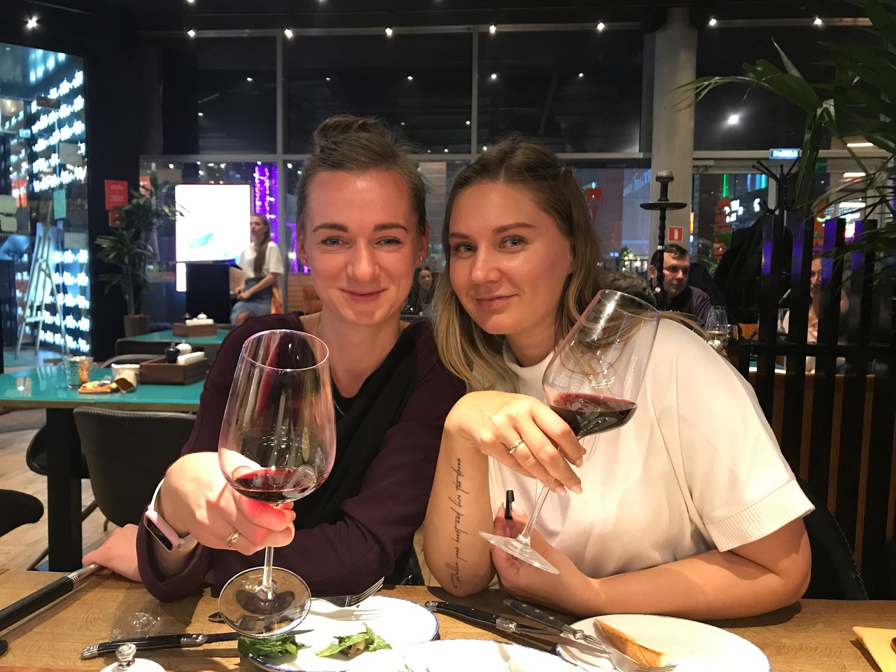 Hot Blonde Shows Off Her Body and Masturbates