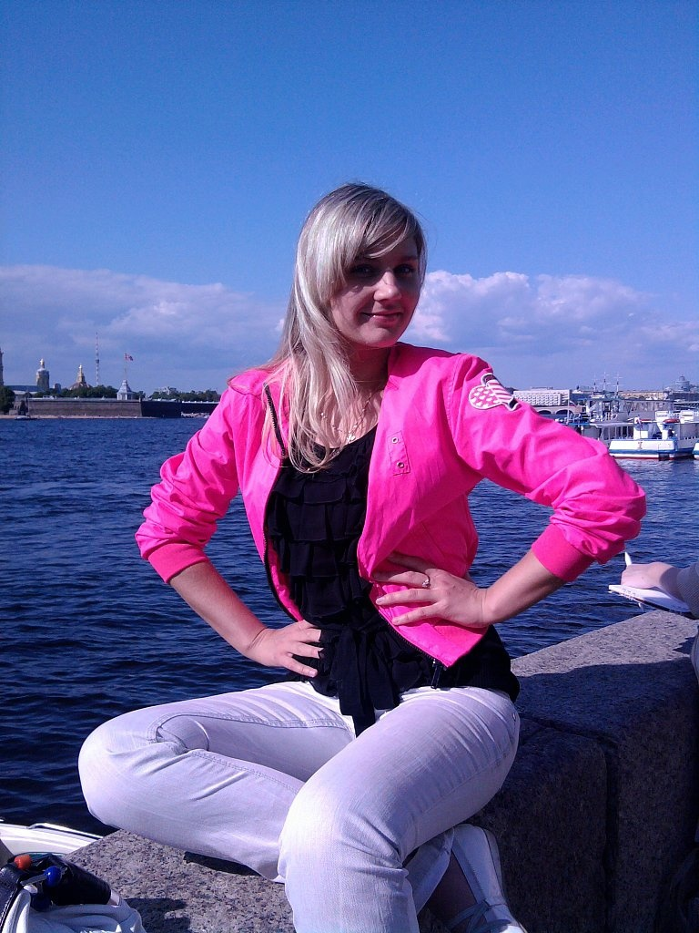 Hot Blonde Shows Off Her Body and Masturbates