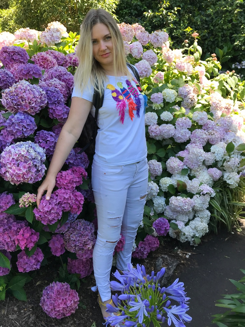 Hot Blonde Shows Off Her Body and Masturbates