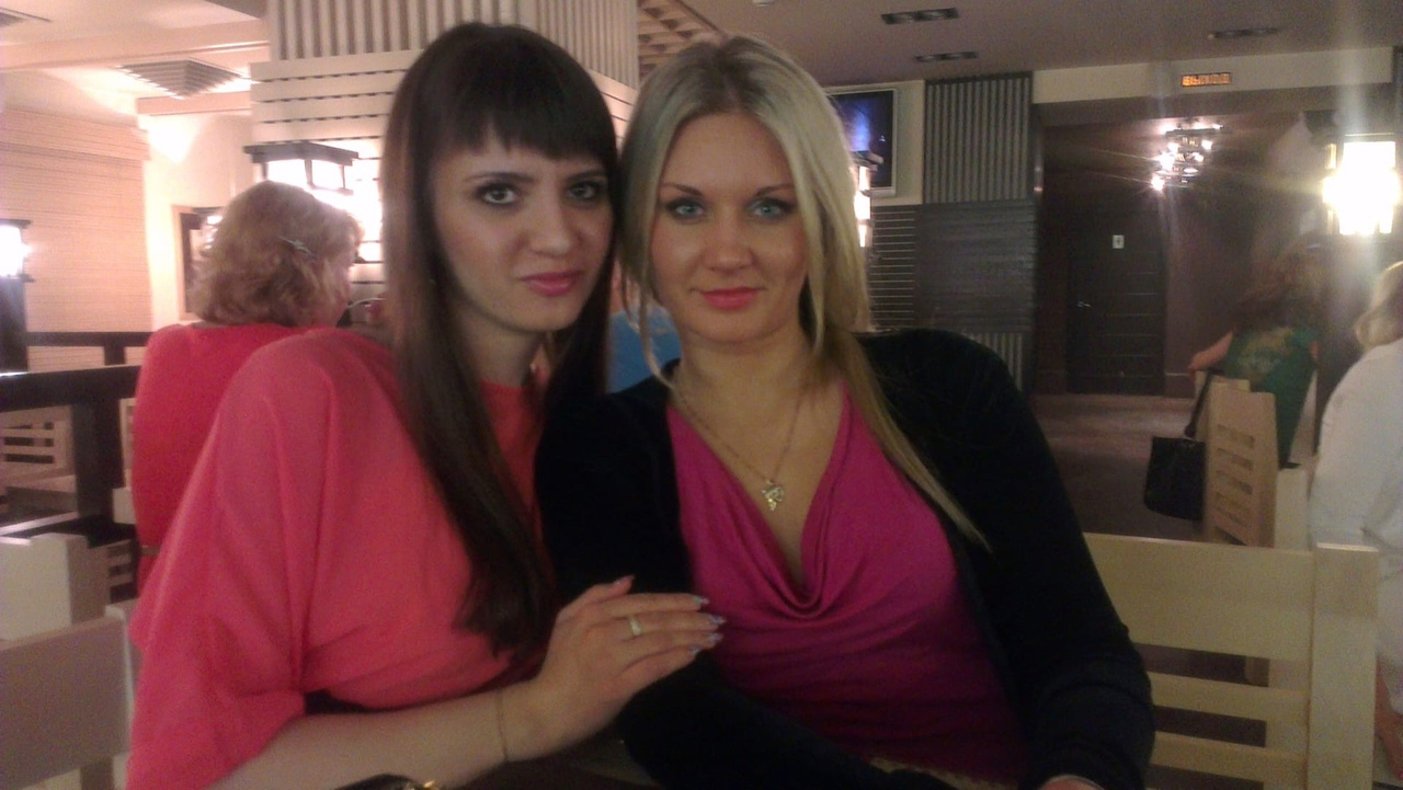 Hot Blonde Shows Off Her Body and Masturbates