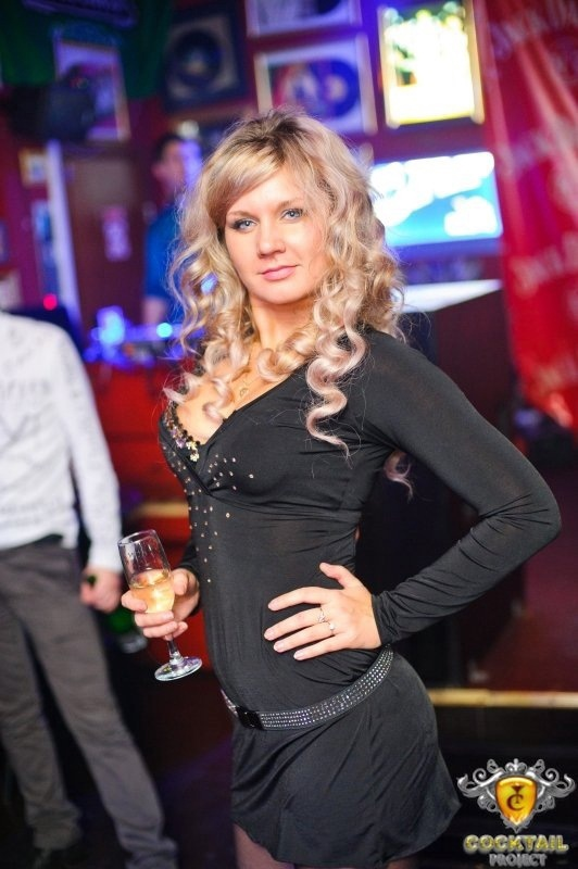 Hot Blonde Shows Off Her Body and Masturbates