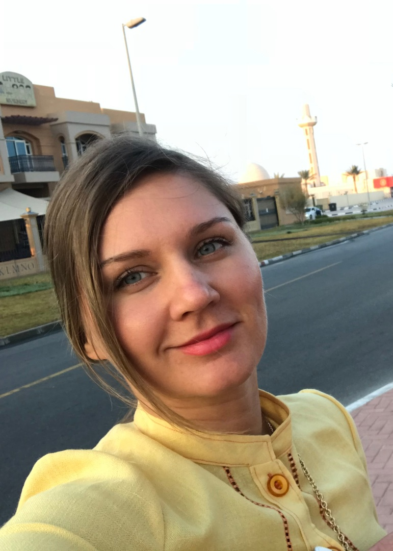 Hot Blonde Shows Off Her Body and Masturbates