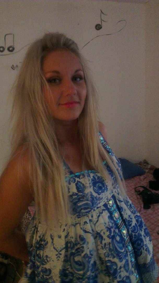 Hot Blonde Shows Off Her Body and Masturbates