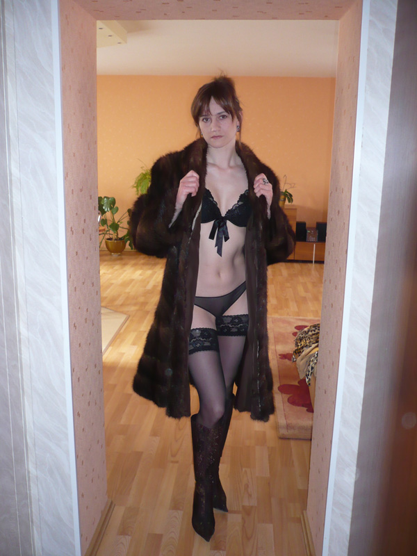 Amateur Nude Wife Posing Explicitly