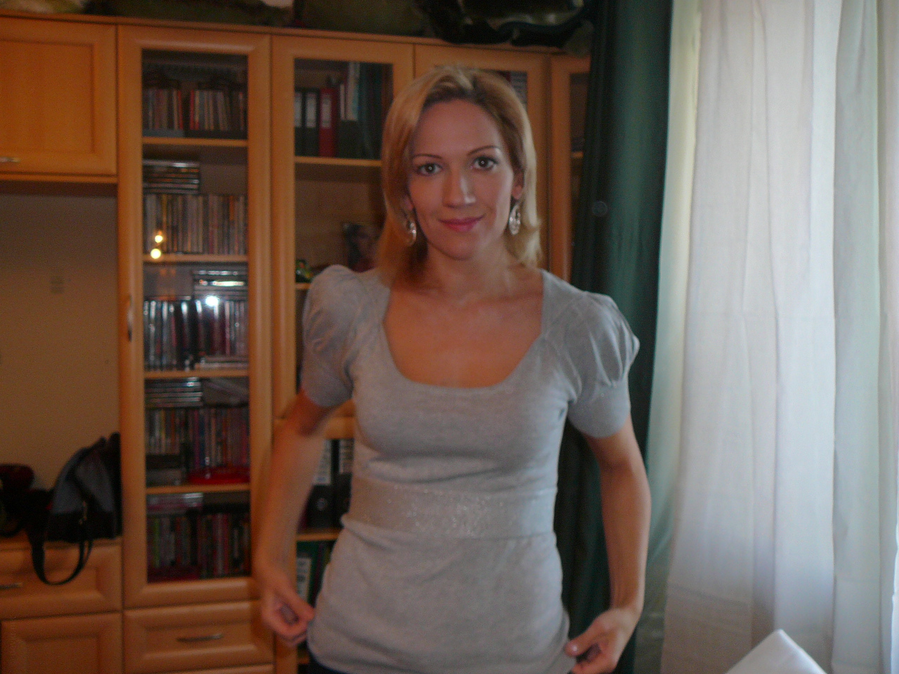 Mature MILF Poses Nude in Amateur Photoshoot - Explicit and Sensual Shots