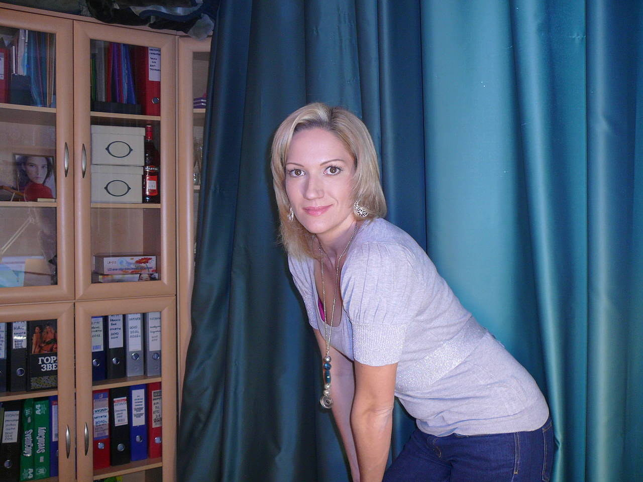 Mature MILF Poses Nude in Amateur Photoshoot - Explicit and Sensual Shots