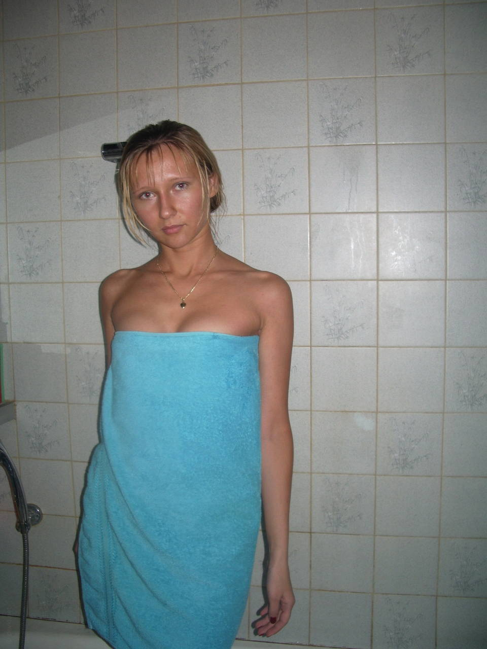 Shy Girl's Racy Bathroom Photoshoot – photo 1