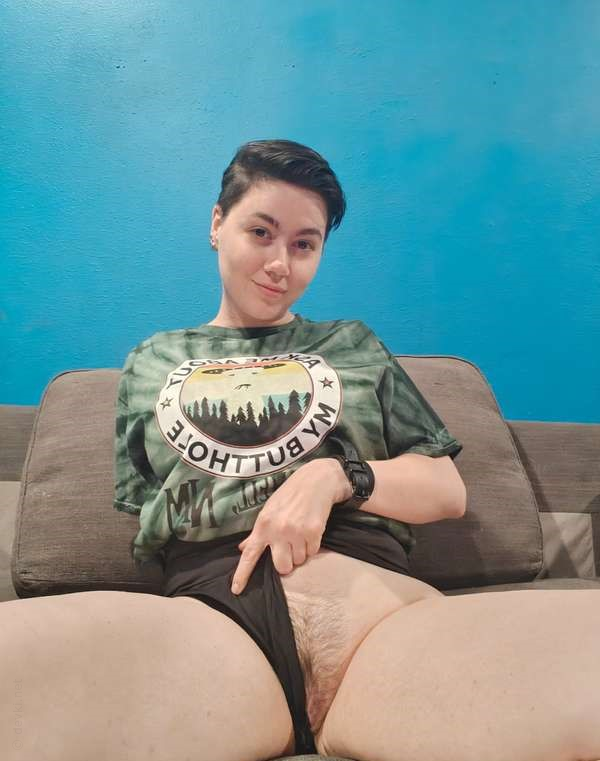 Short-Haired Hottie with Alluring Looks