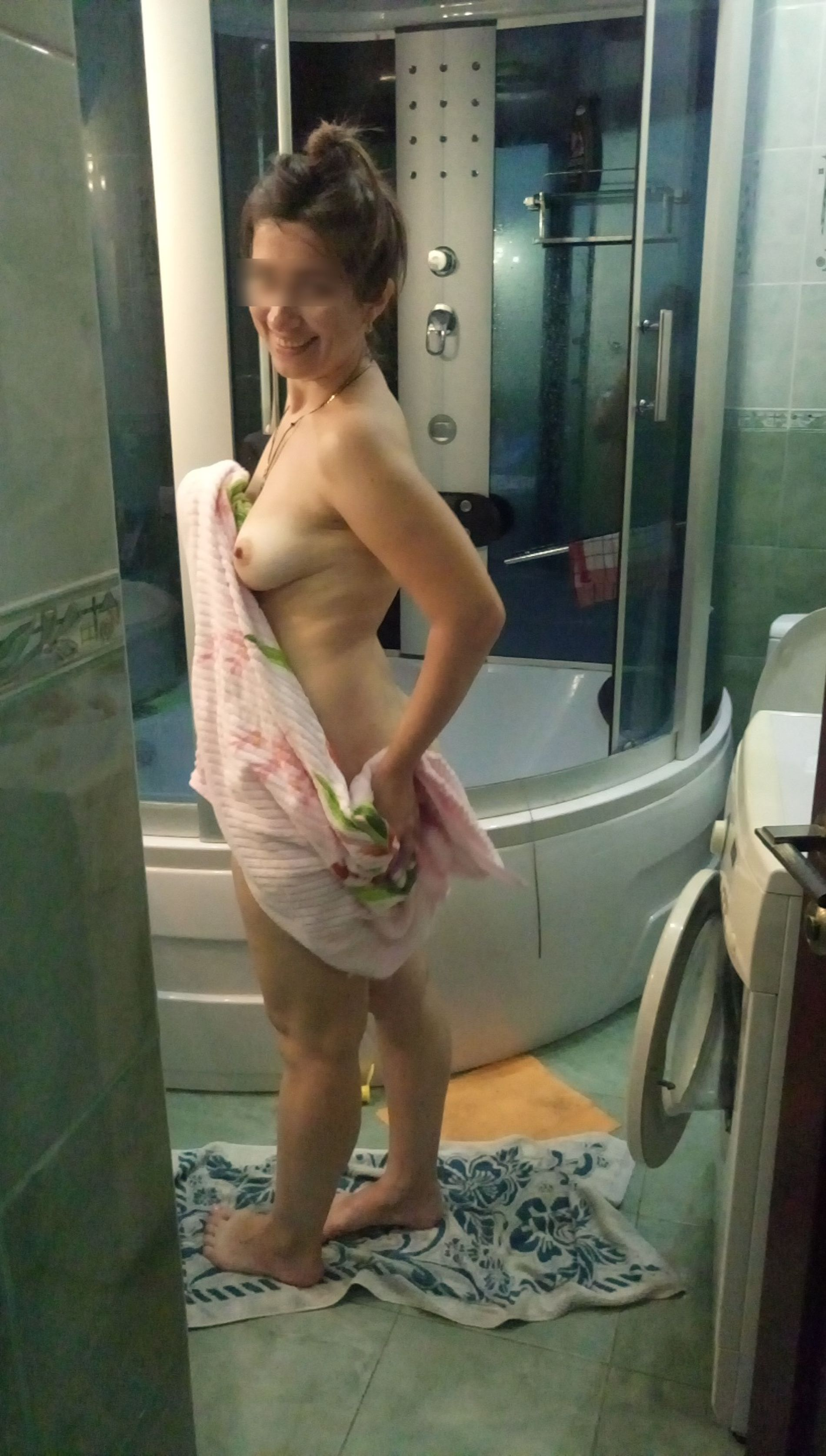 Woman in Bath Twirling Her Plump Ass in Front of Mirror