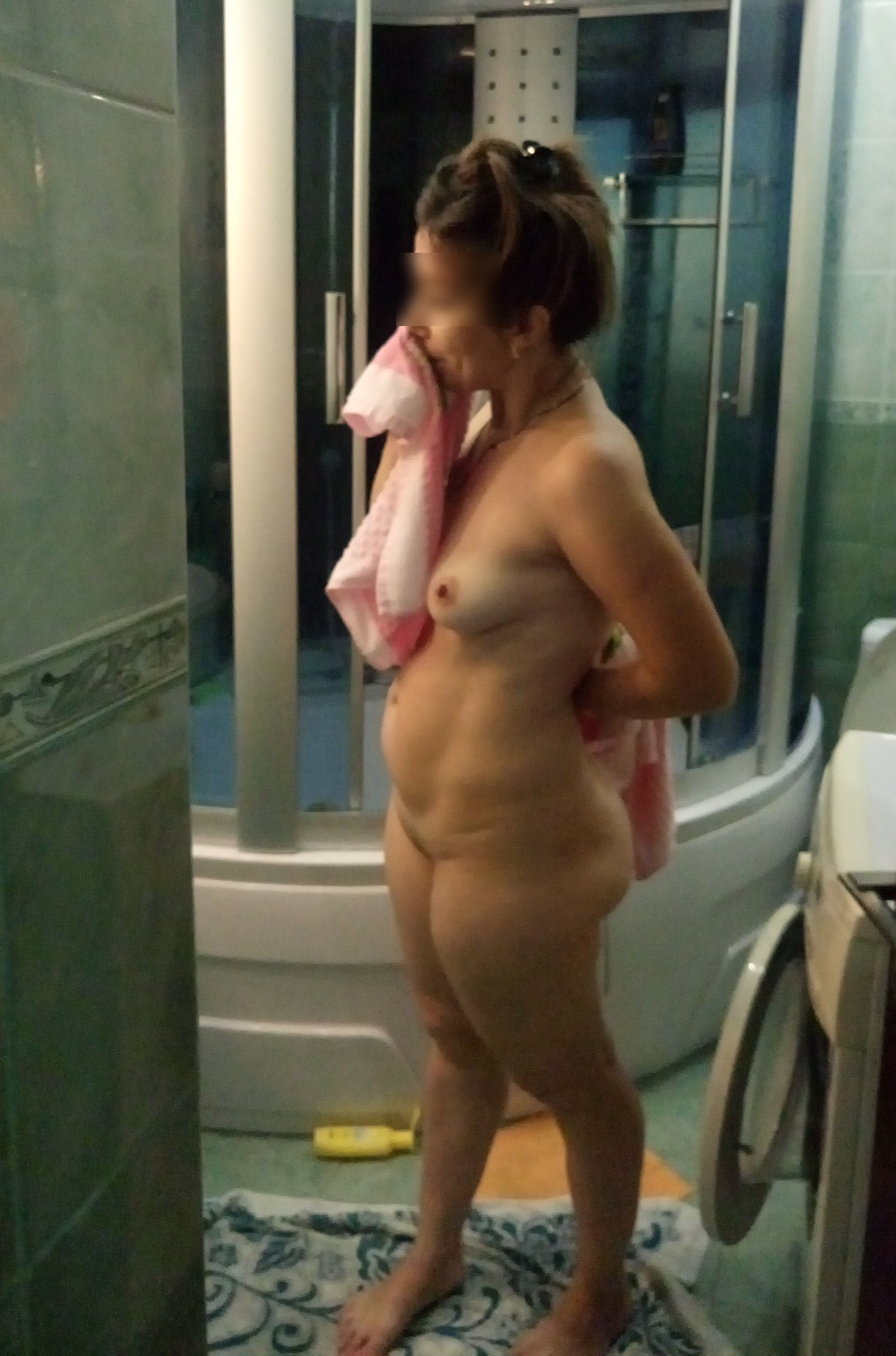 Woman in Bath Twirling Her Plump Ass in Front of Mirror