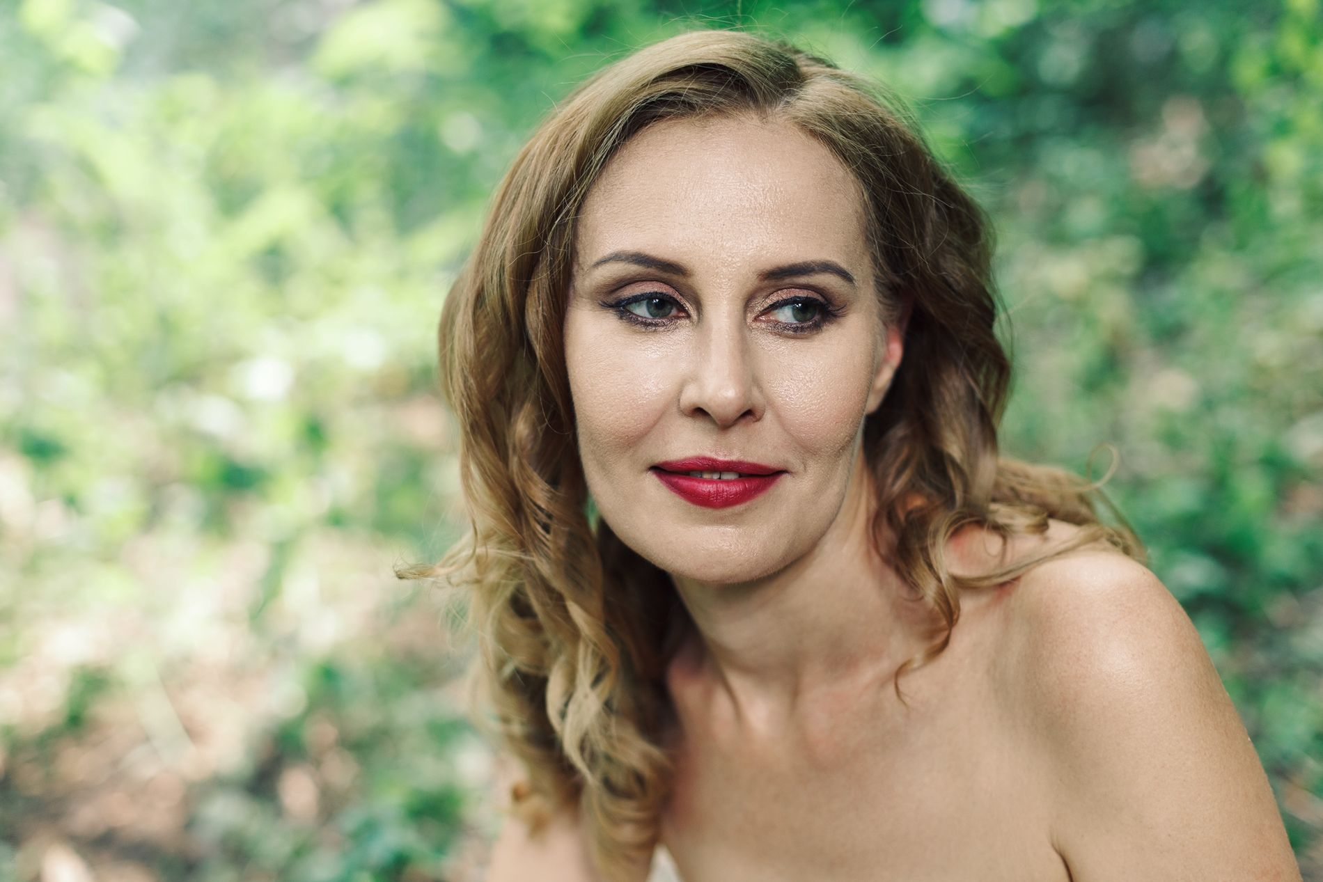 Seductive Lady in Erotic Photoshoot