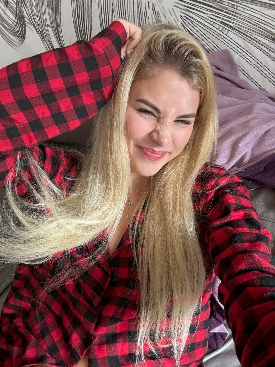 Girl Reveals Smoothly Shaved Intimate Area in Explicit Display