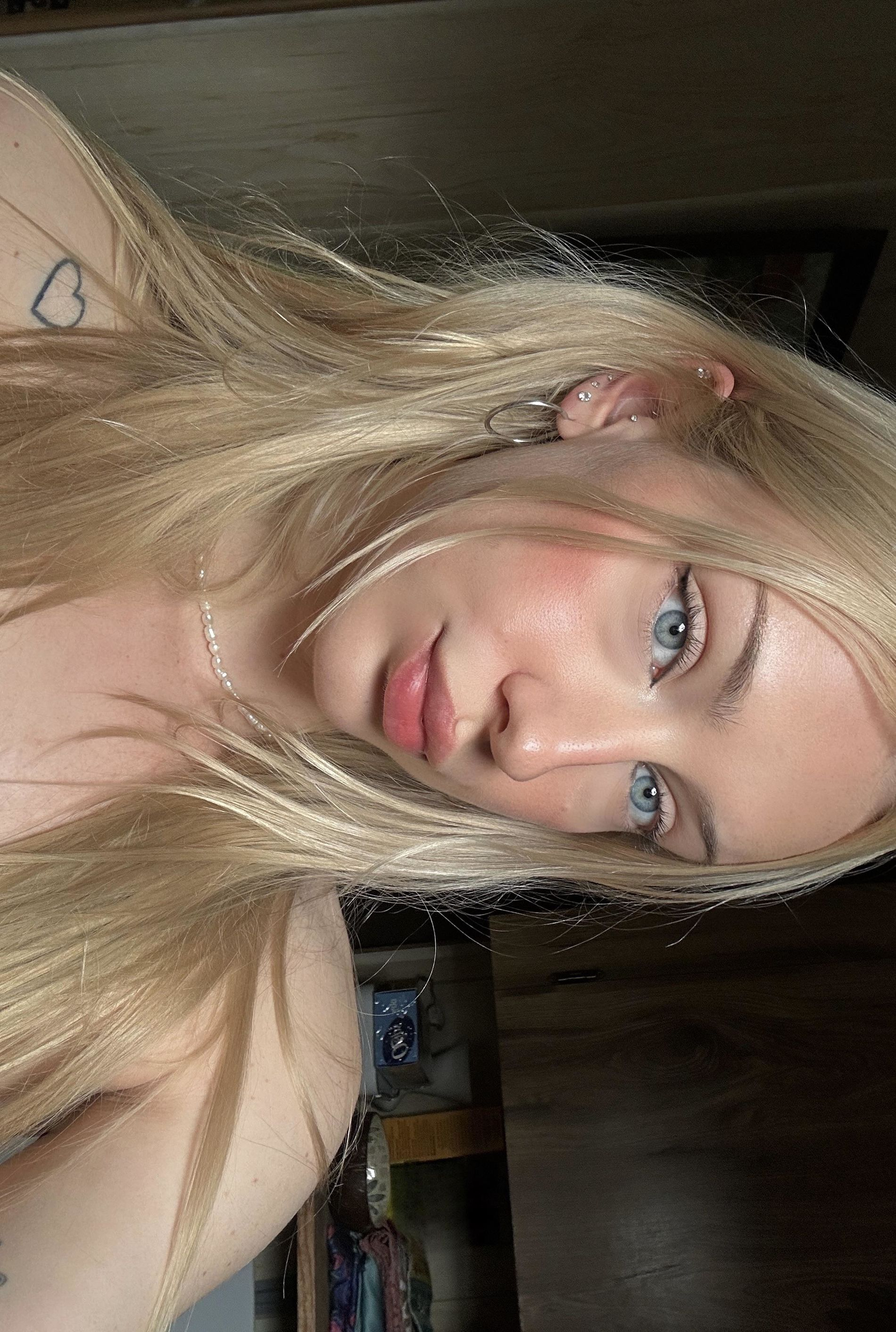 Young Blonde's Intimate Photos