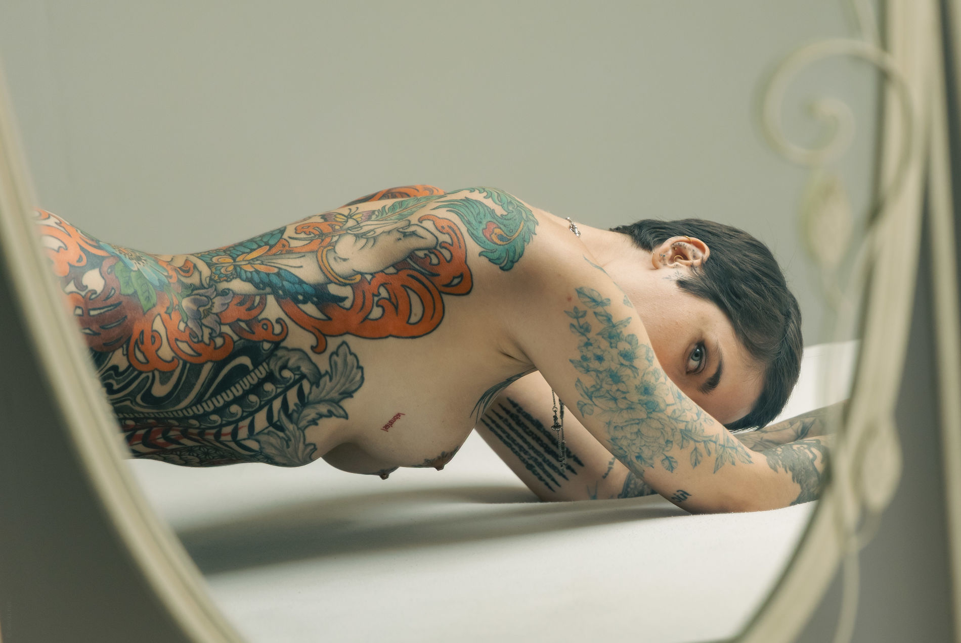 Naked woman flaunts tattoo on body in daring pose