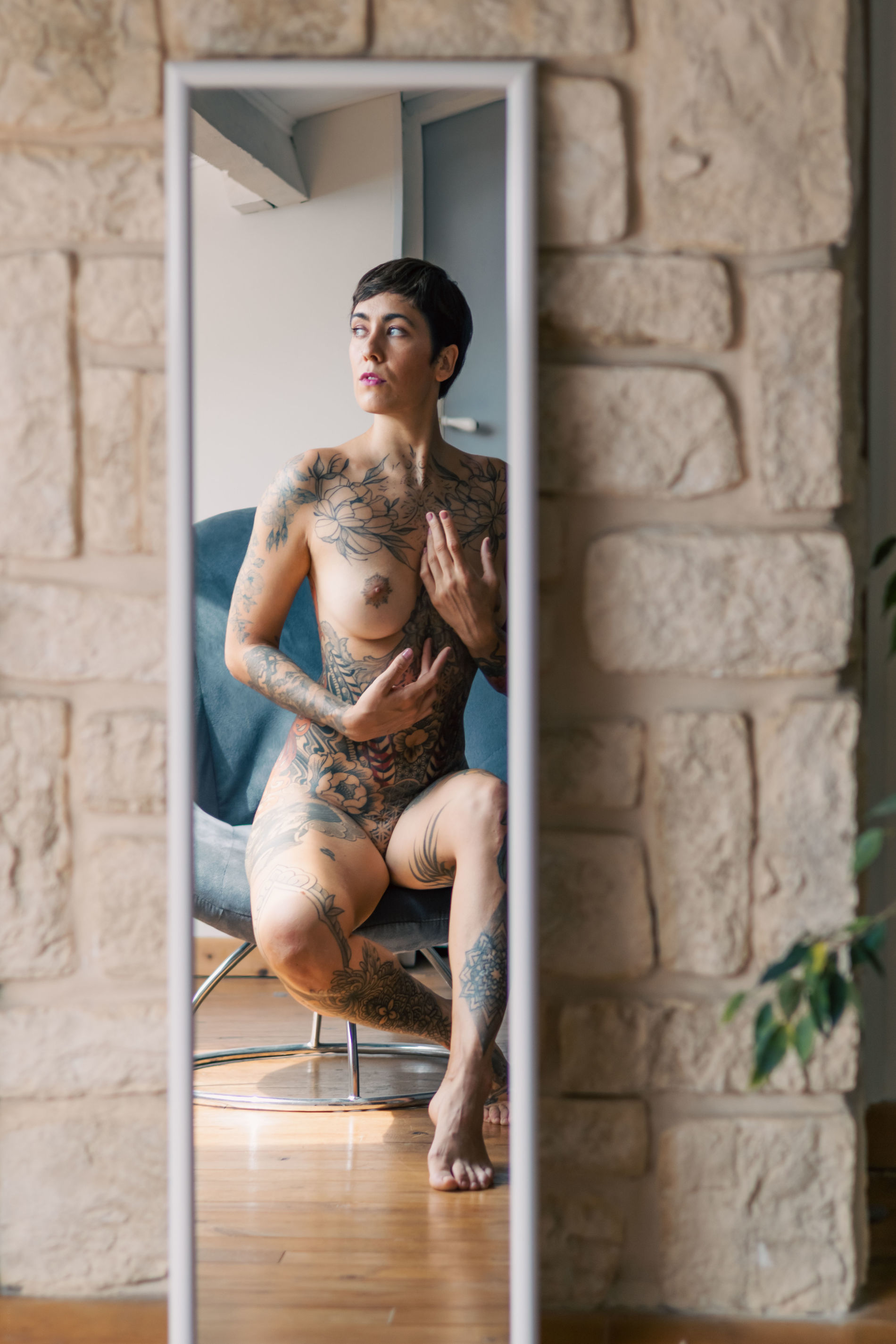 Naked woman flaunts tattoo on body in daring pose