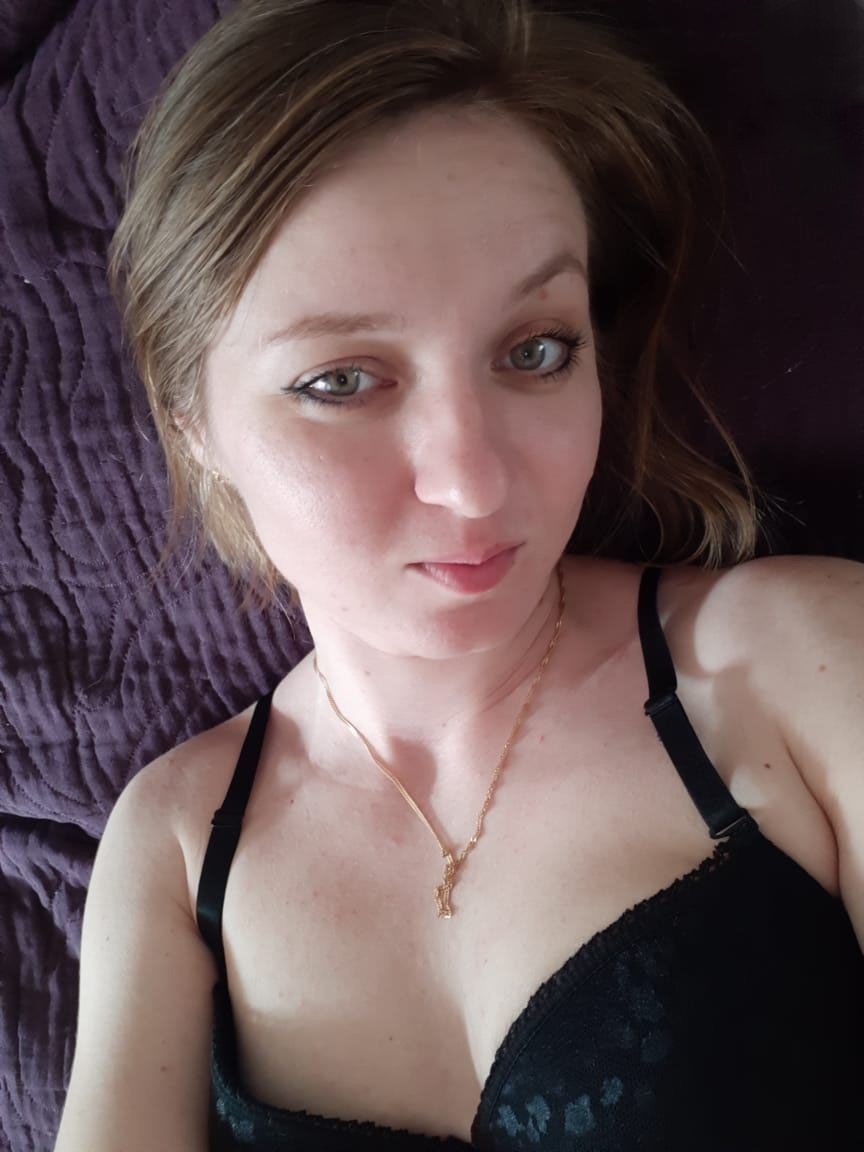 Married Slut Allows Hubby to Snap & Share Explicit Pics