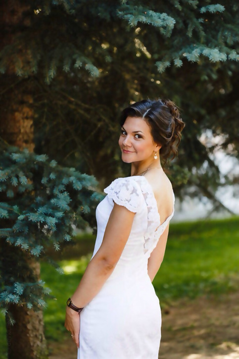 Attractive Mature Woman Poses Naked in Bold and Explicit Photoshoot