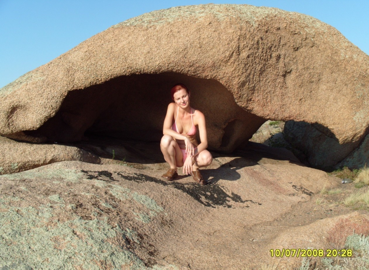 Sexy Woman Willing to Pose Nude: Personal Archive Intimate Photos