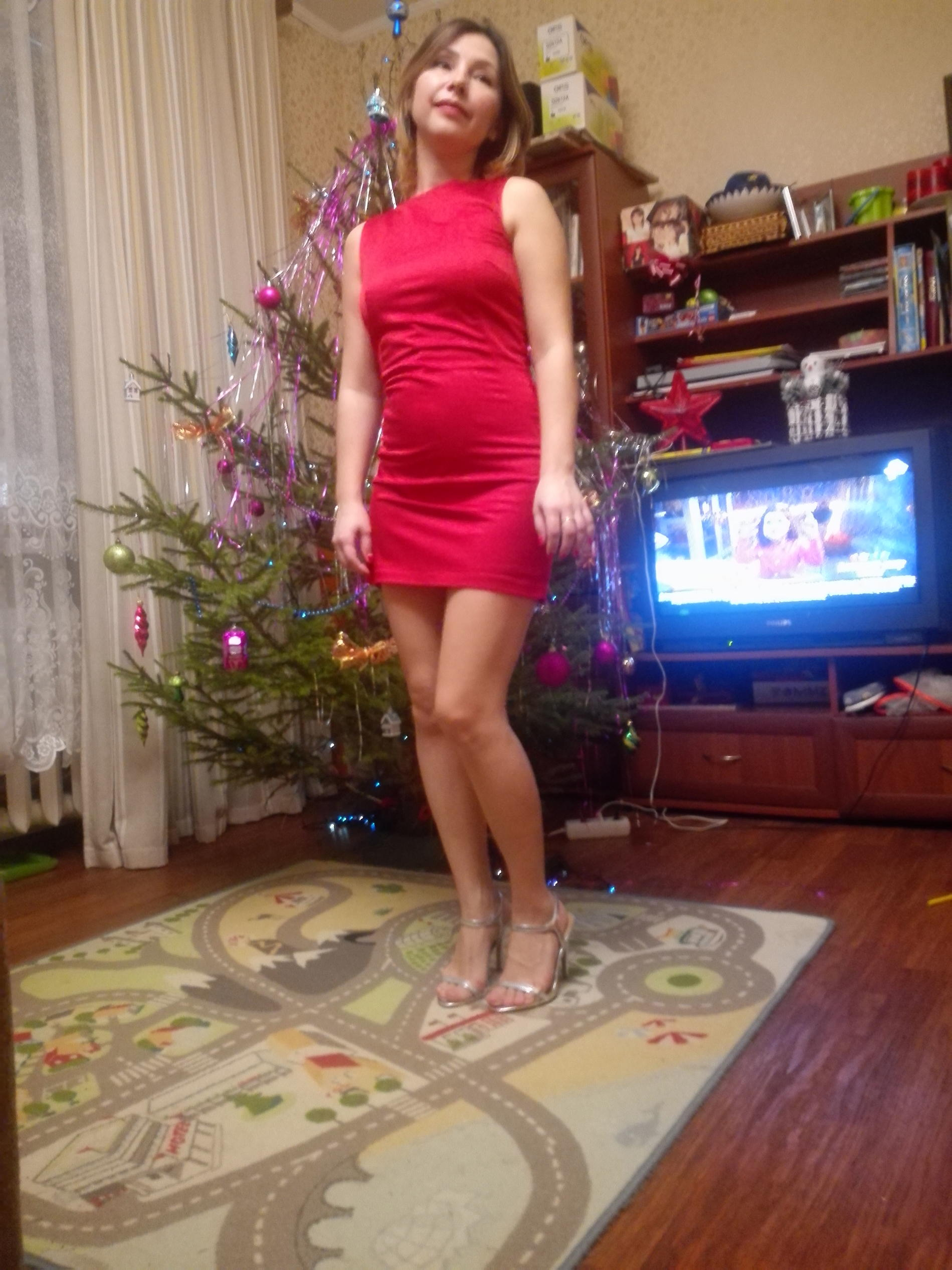 Caught Naked Snow Maiden Under Christmas Tree – photo 1