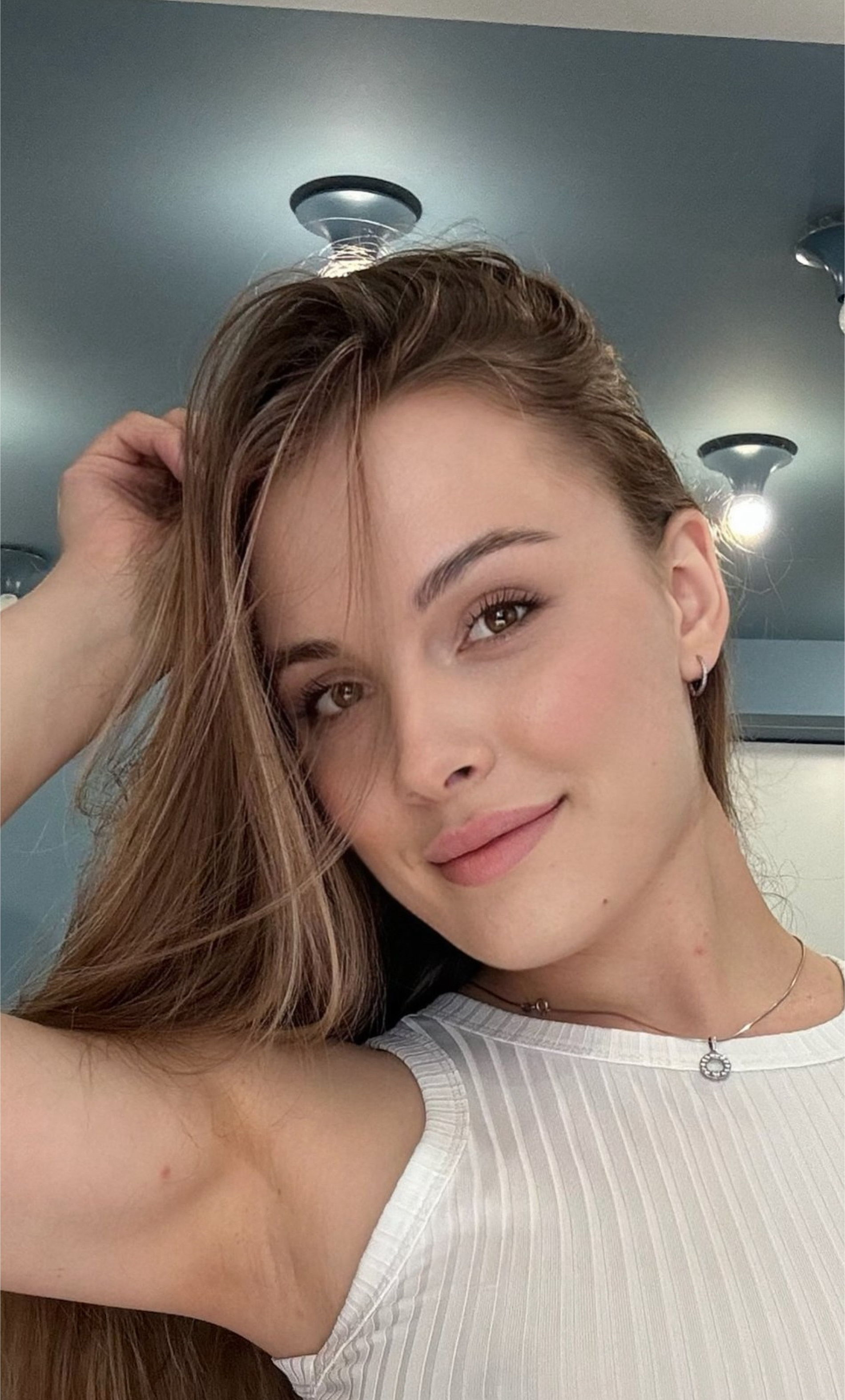 Seductive Hot Shots of Attractive Girl