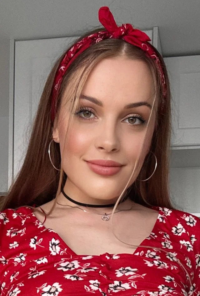 Seductive Hot Shots of Attractive Girl