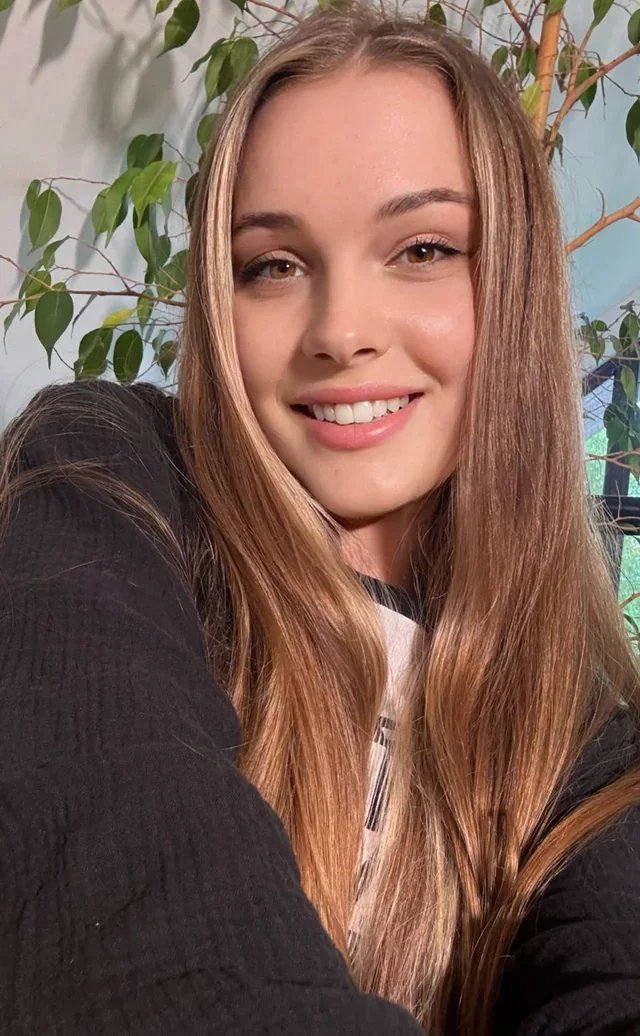 Seductive Hot Shots of Attractive Girl