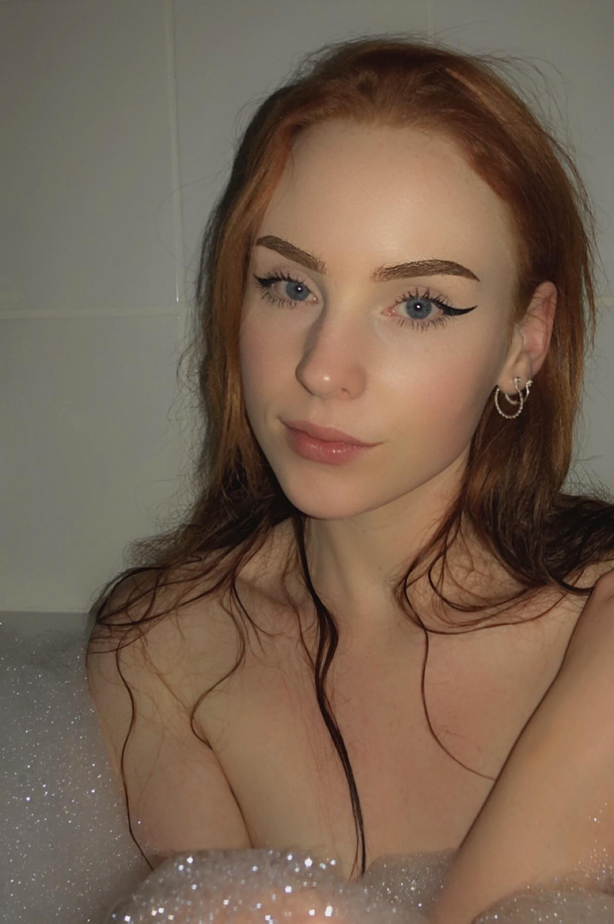 Seductive Redhead Takes Provocative Selfies at Home