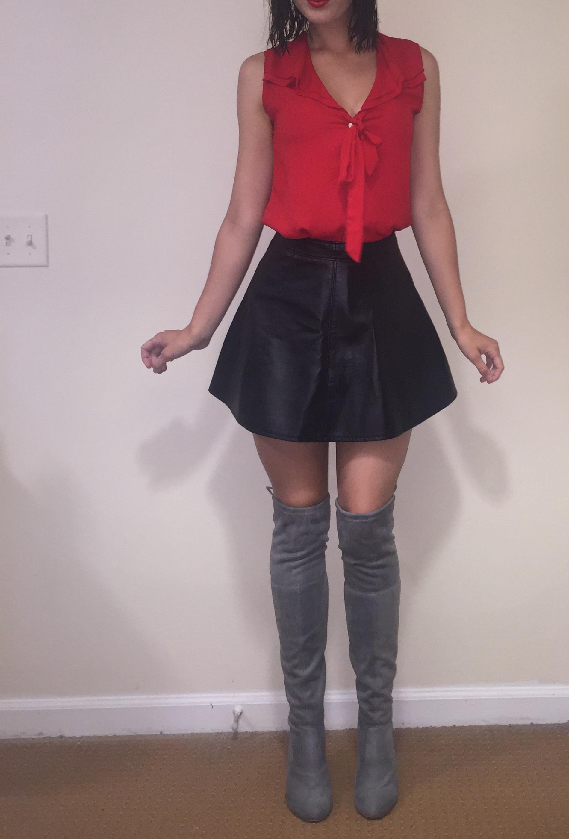 Seductive posing, showcasing sexuality, removing panties, inserting into intimate area – photo 1