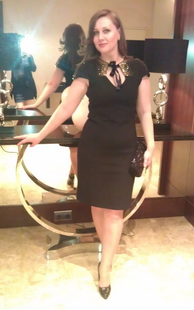 Beautiful Naked Woman Sexily Poses - Elegant and Seductive – photo 1