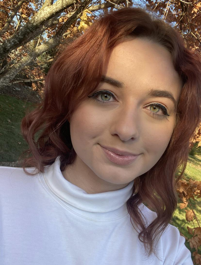 Seductive Babe Exposes Her Assets, Revealing Appetizing Curves