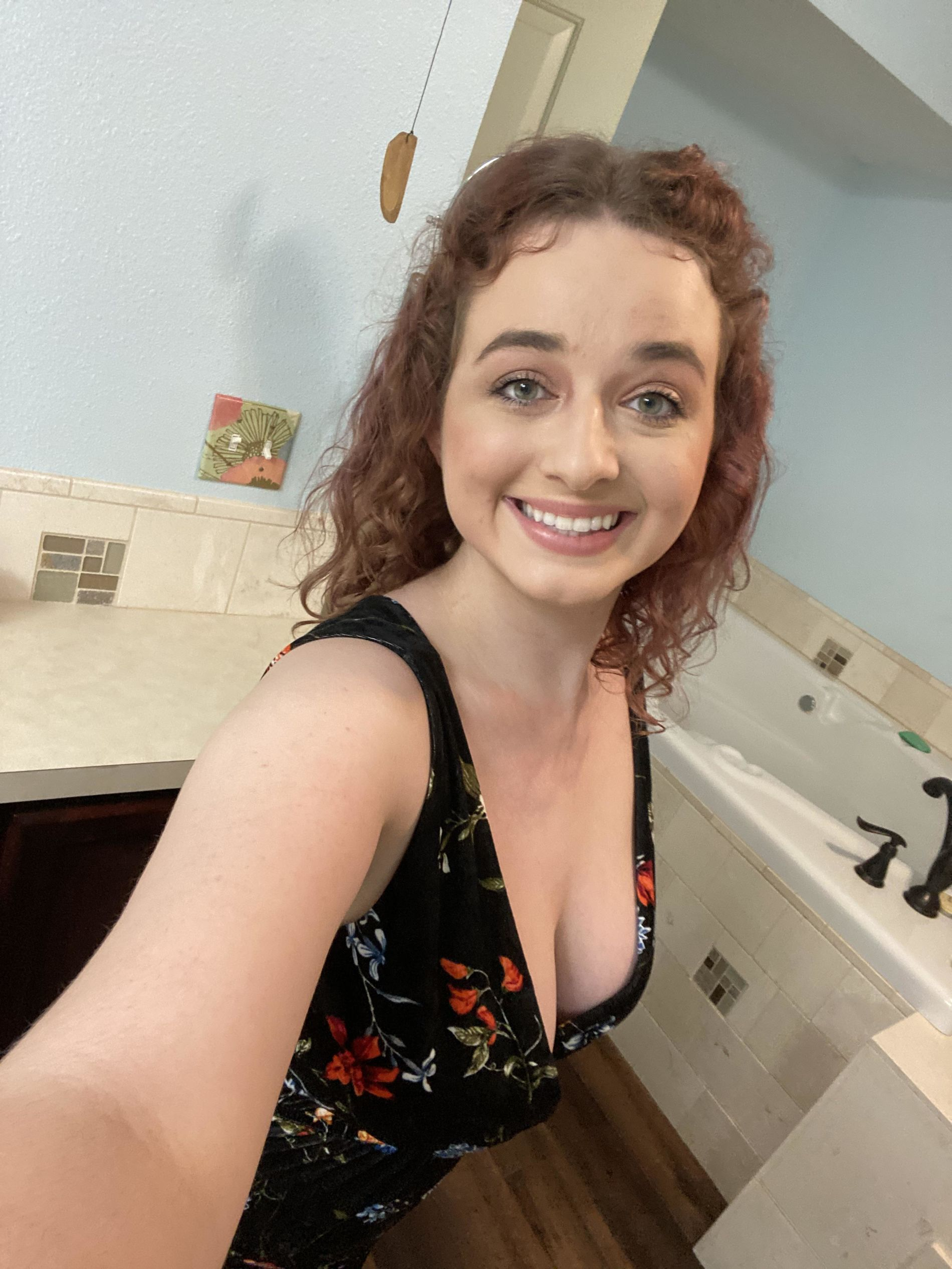 Seductive Babe Exposes Her Assets, Revealing Appetizing Curves