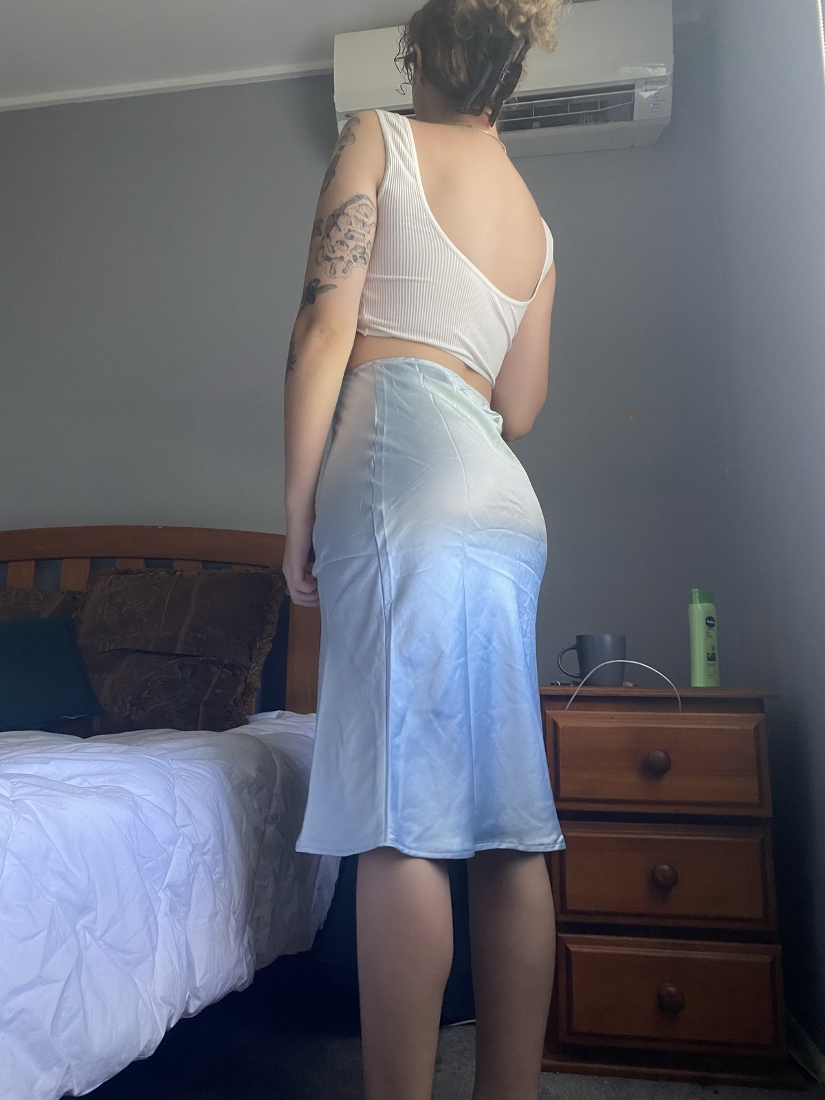 Seductive Busty Girl Flaunts Sexy Curves in Provocative Pose