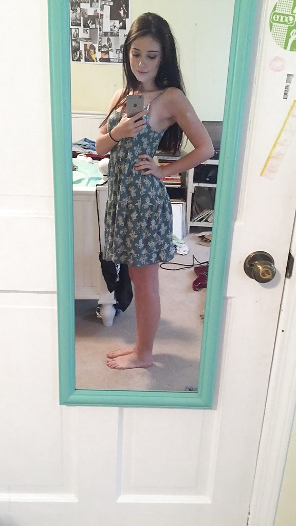 Very Cute Girl Poses Naked for Gentle Sex Photoshoot