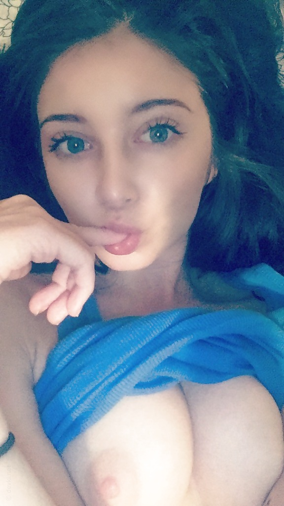 Very Cute Girl Poses Naked for Gentle Sex Photoshoot