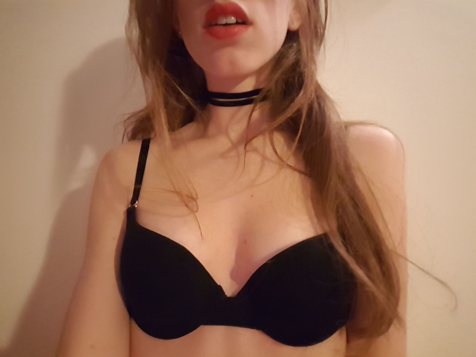 Seductive Selfie: Hot Girl with Perfect Body Takes Explicit Photos at Home