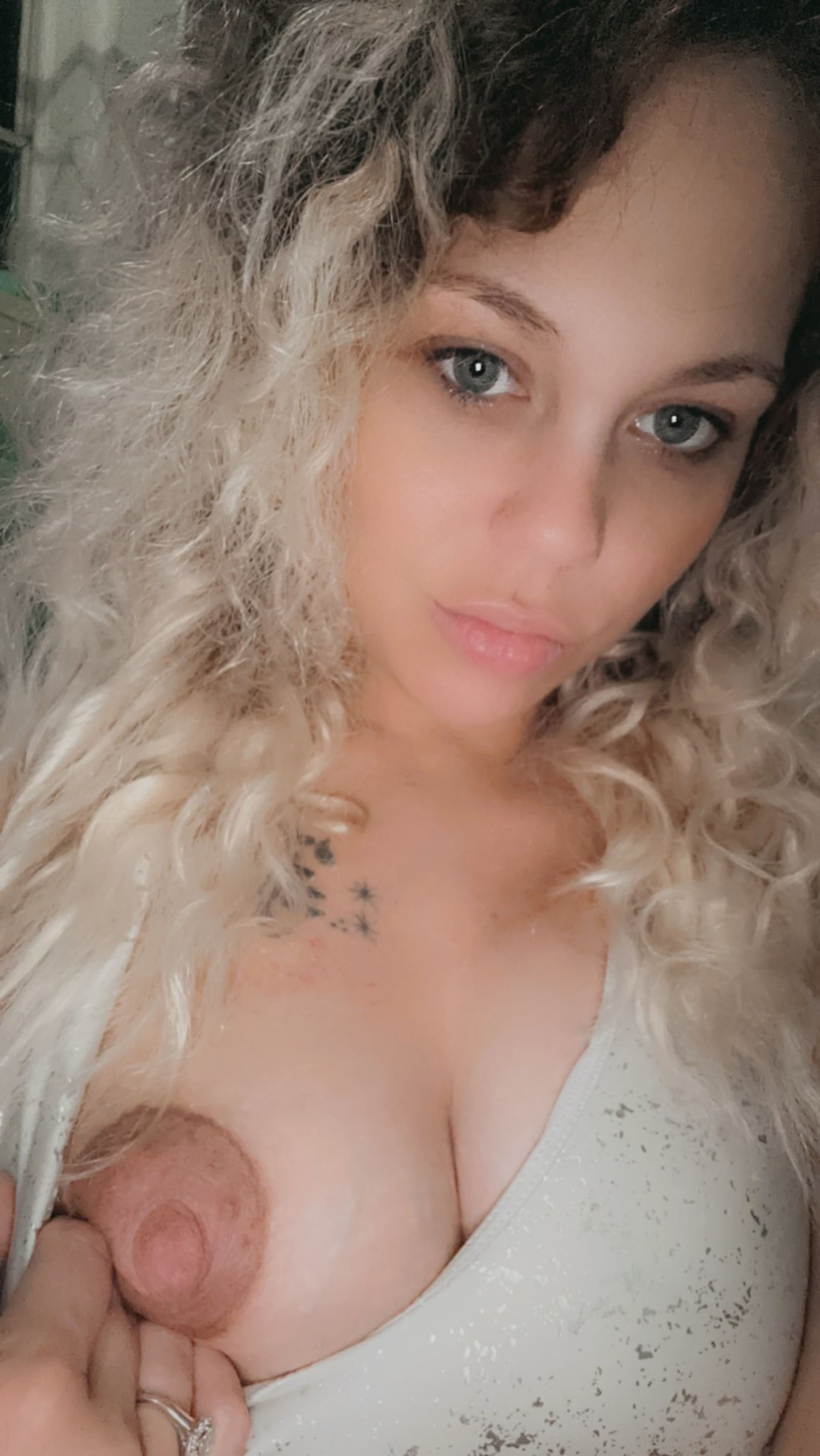 Curly Young MILF Poses Nude Showing Her Pussy