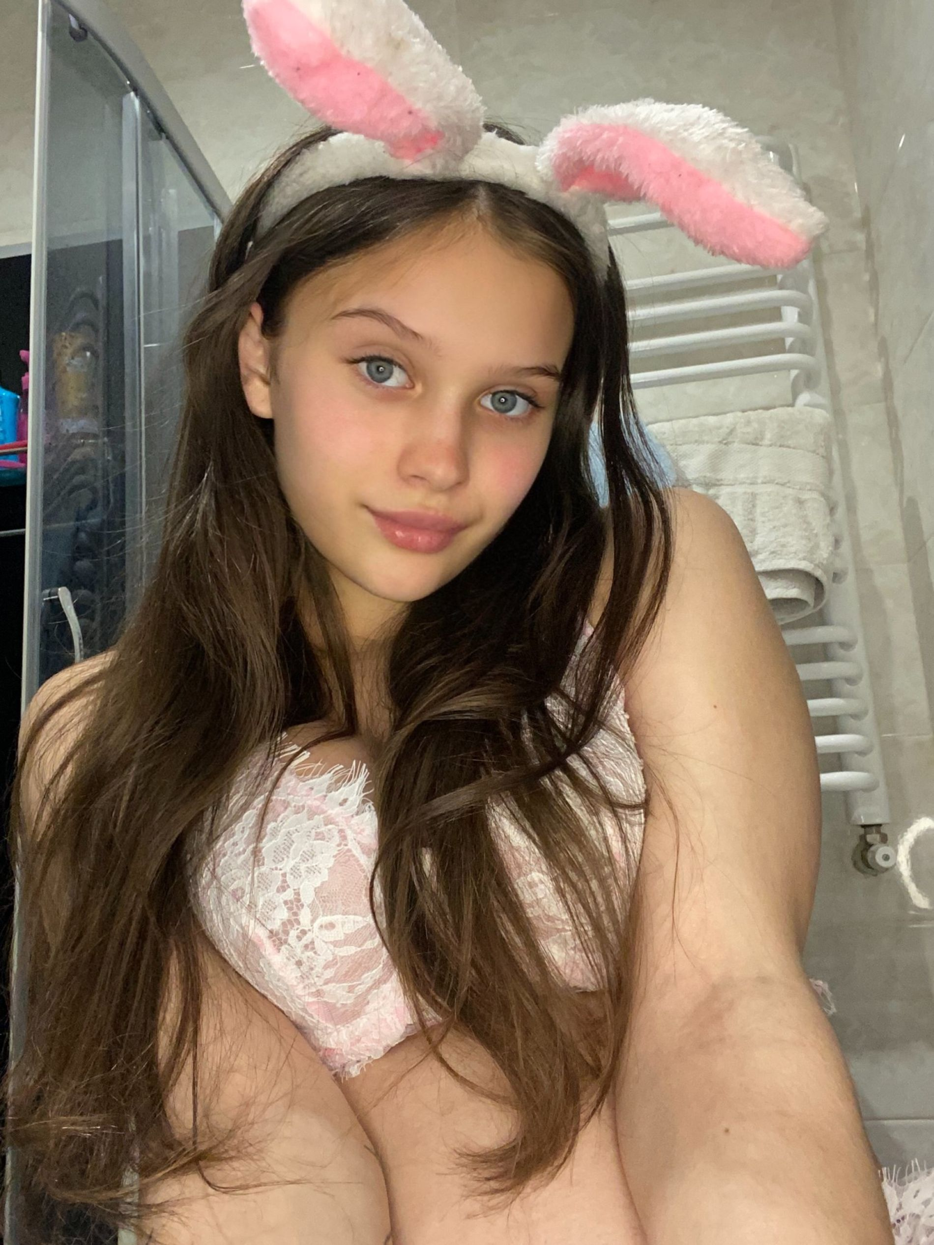 Young Busty Mom Masturbates for Pleasure